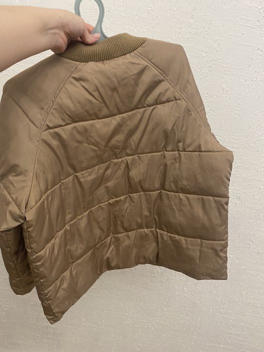 Продам куртка Весна