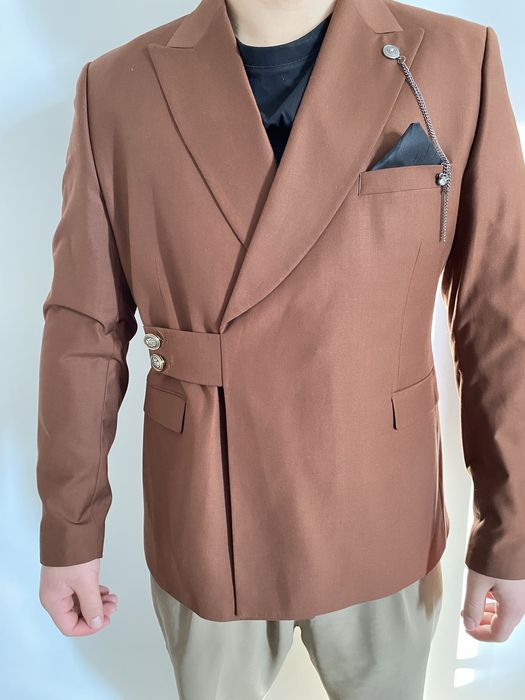 Костюм продаётся.