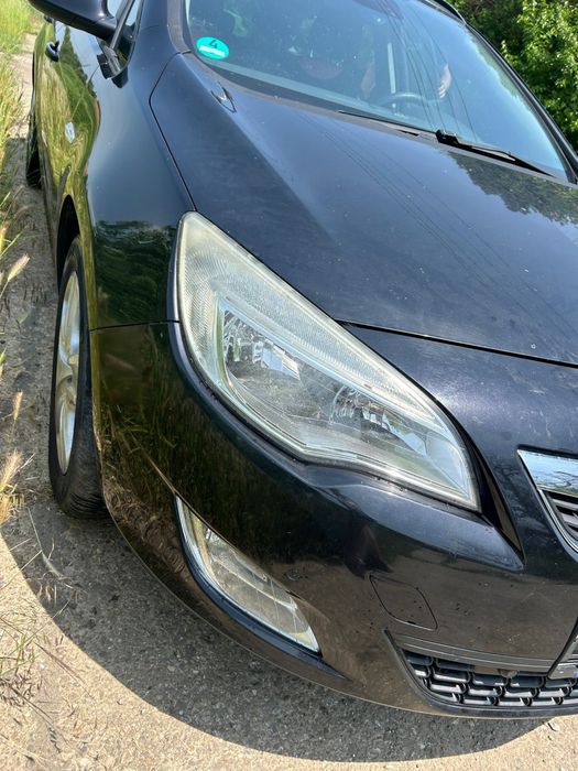 Aripă dreapta față Opel Astra J