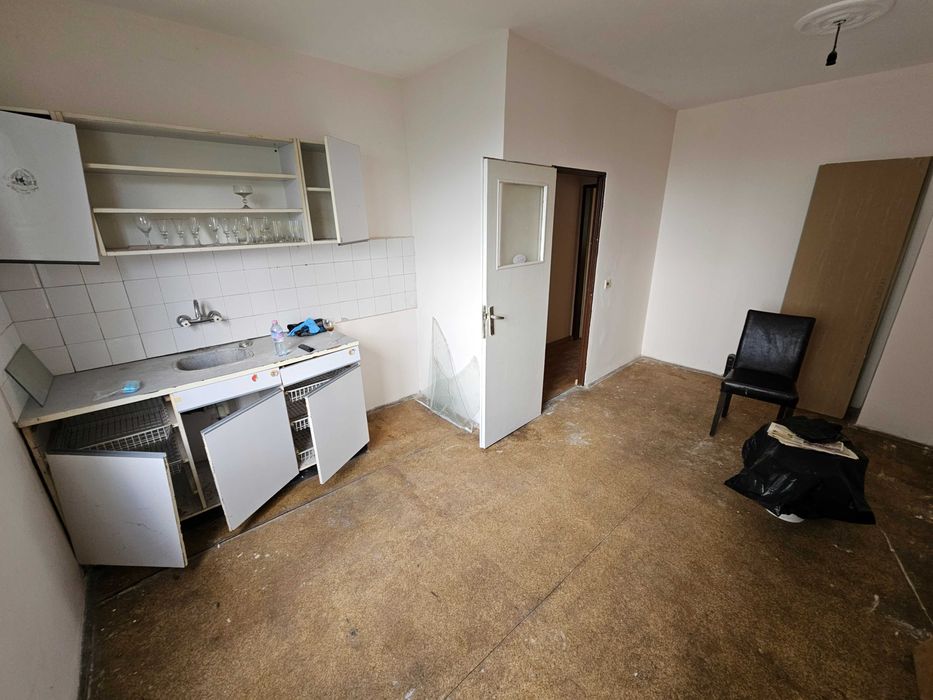 Продава се Двустаен апартамент в Разград, Орел - 75 кв.м за 782 €/кв.м - Снимка #4