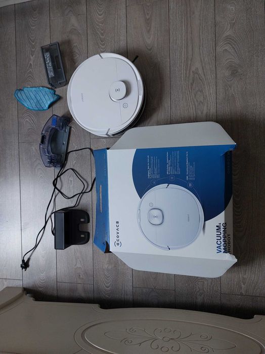 Робот-пылесос Ecovacs Deebot 8 в идеальном состоянии