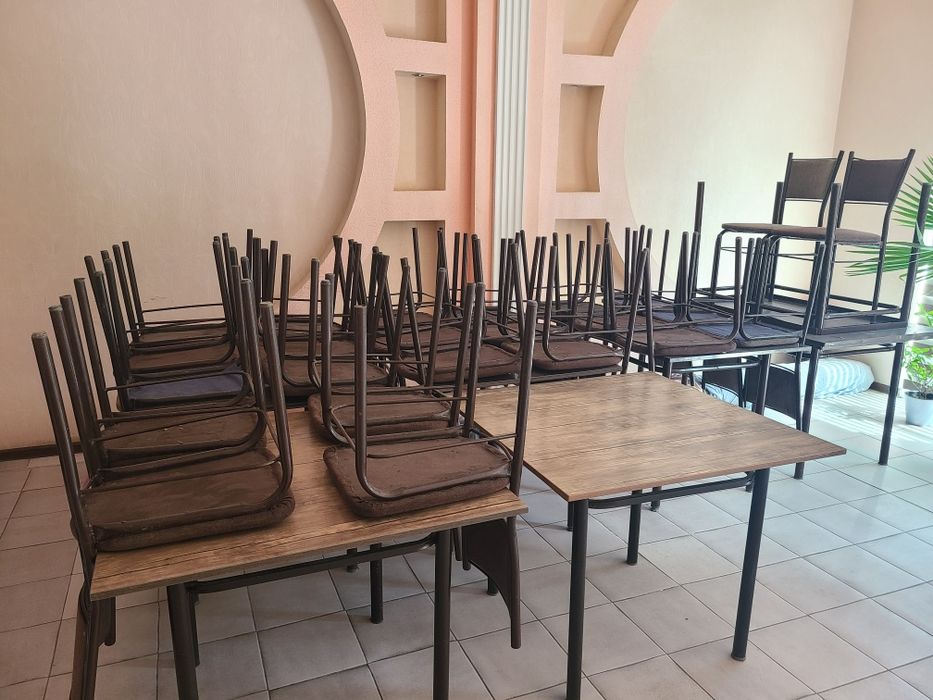 Стол стуллар сотилади