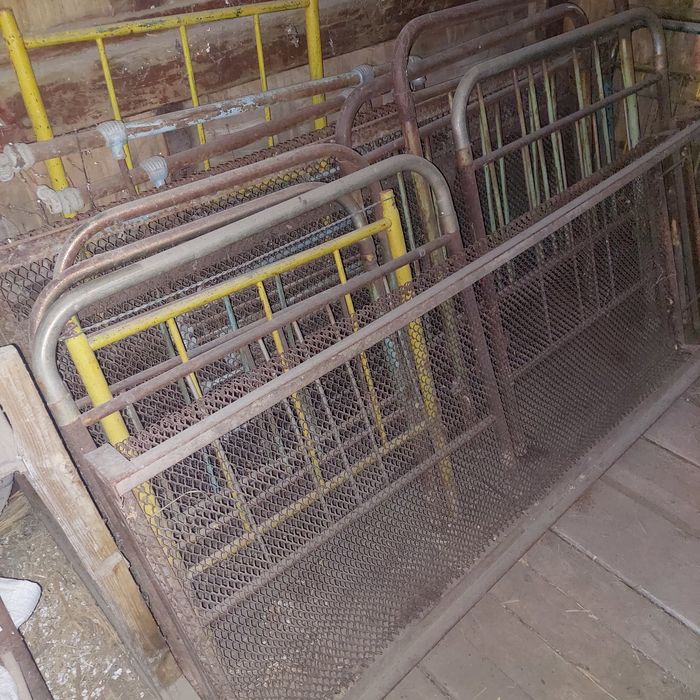 Кровати железные.автомойка эл.