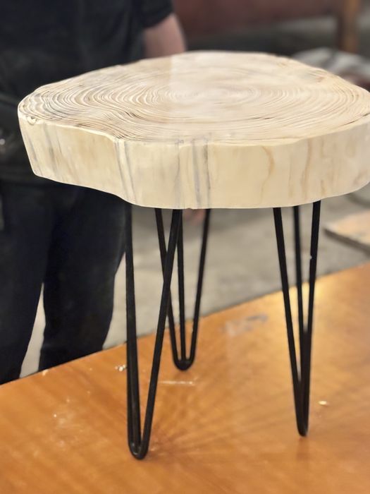 Masuta cafea cu 3 picioare