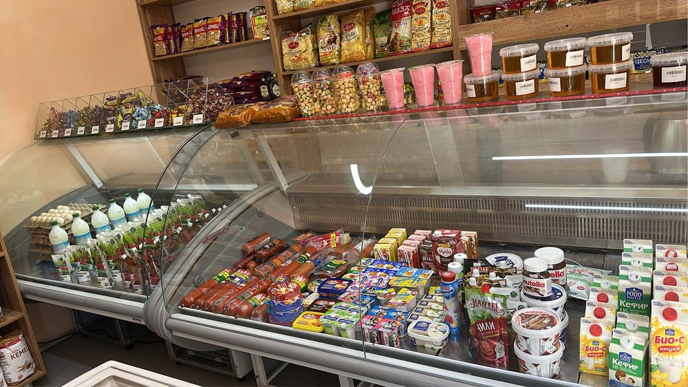 Продам 2 витринный холодильник.