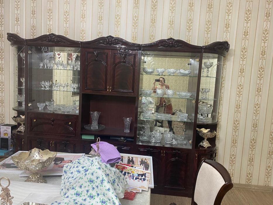Шкаф настенный в отличном состоянии