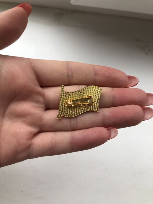 Продам значок флаг рк