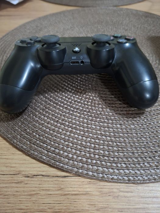 Vând controler Ps4 Nou