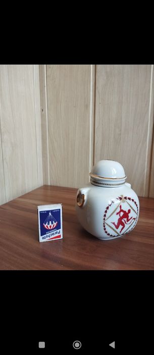 Продается фарфоровая чайница