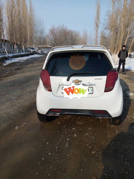 Spark 2012 yil rangi oq