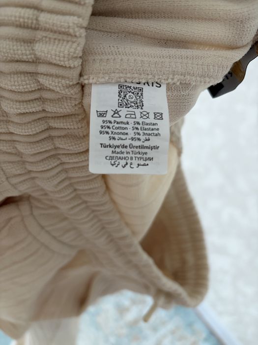 Продается легкий костюм