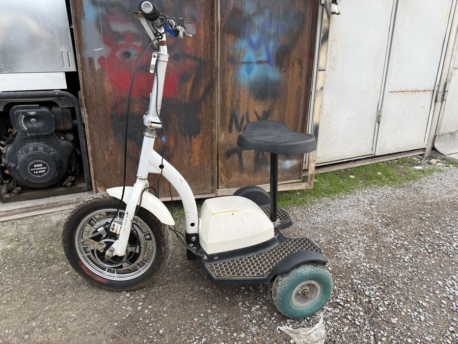 * трех колесный электро скутер очень удобный