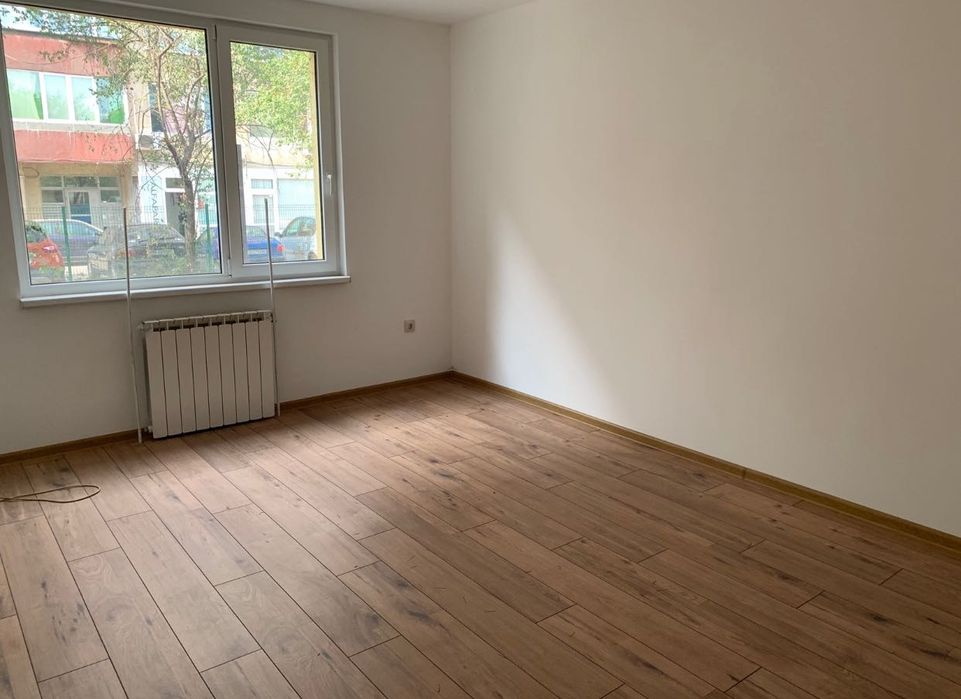 Дава под наем офис+2 гаража