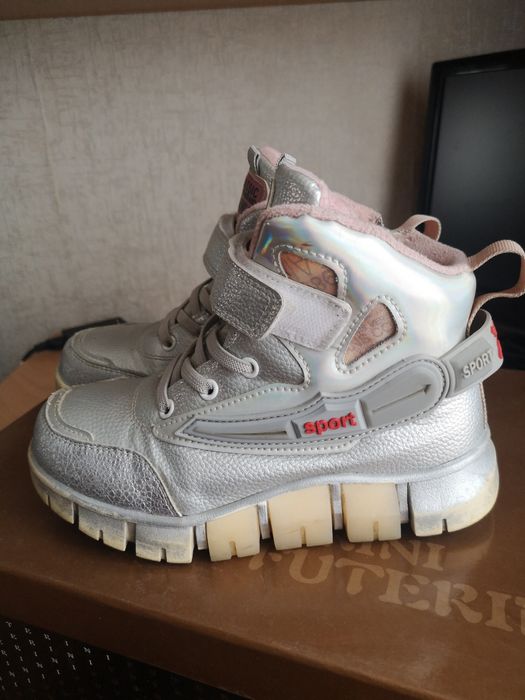 Ботиночки на девочку 33 размер В хорошем состоянии