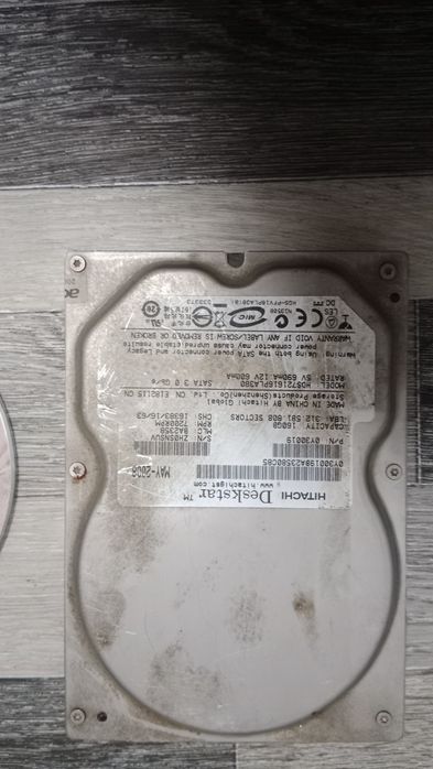 Hitachi Deskstar HDS721616PLA380