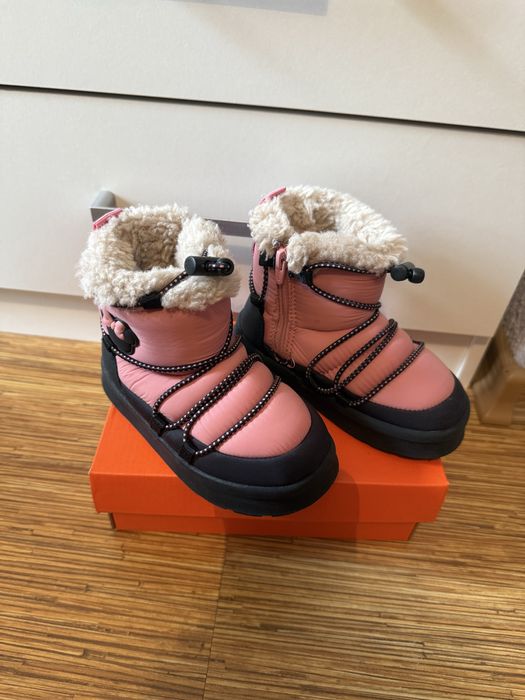 Изключително запазени детски обувки!