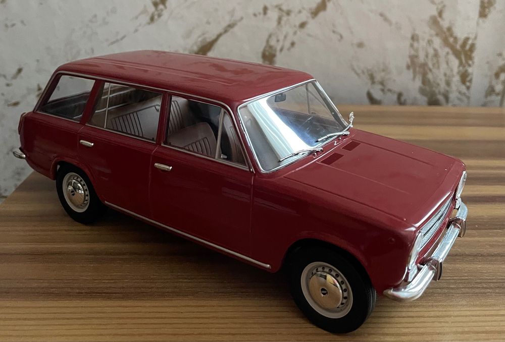 FIAT 124 Mащаб 1:18 Triple 9 Метал