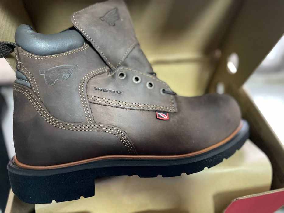 Аяк киым сатылады