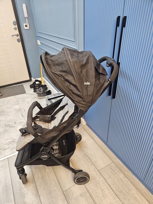 Продам прогулочную коляску