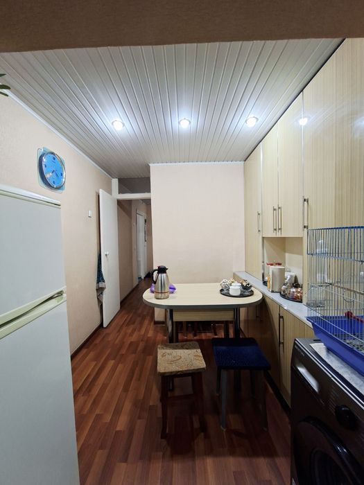 Чиланзар 13.  2 х комнатная 2 х 6 балкон.  Кирпич