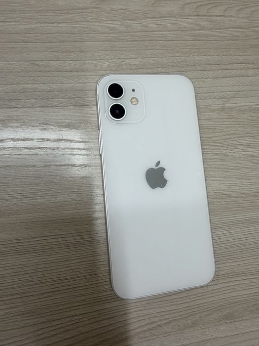 Продам айфон 12 в хорошем состоянии