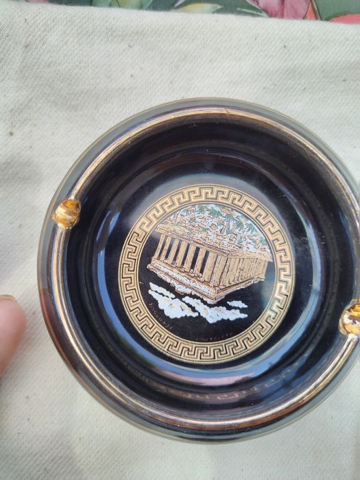 Пепелник  позлатен