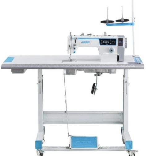 Новая швейна машина