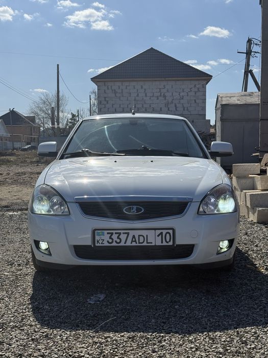 Приора Люкс 13 года продам в хорошие руки