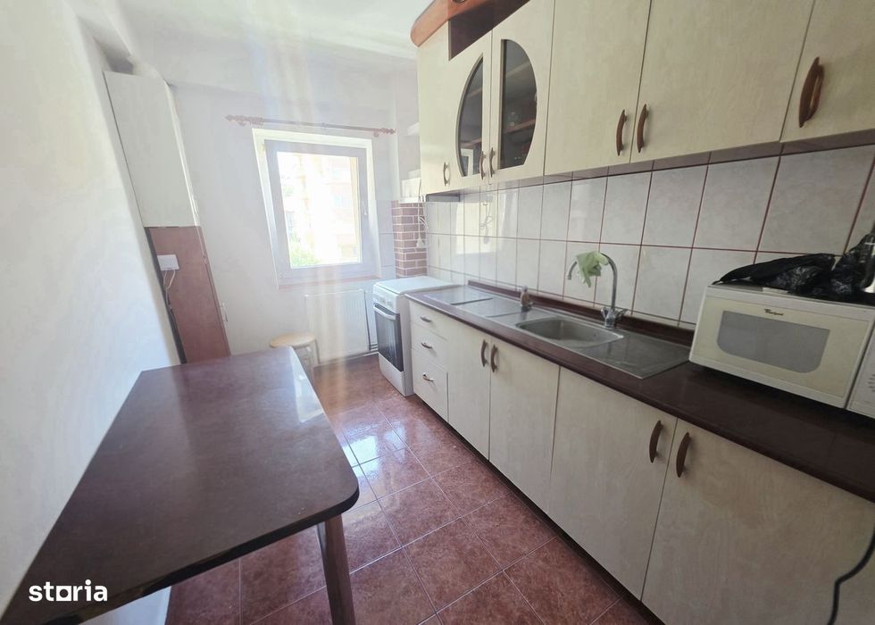 Vand apartament 2 camere decomandat Racadau cu beci si parcare