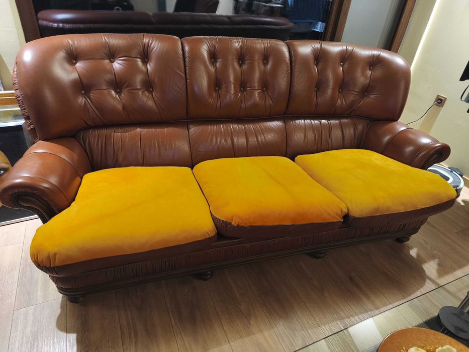 Комплект кожен диван + 2 фотьойла – класически стил, здраво качество