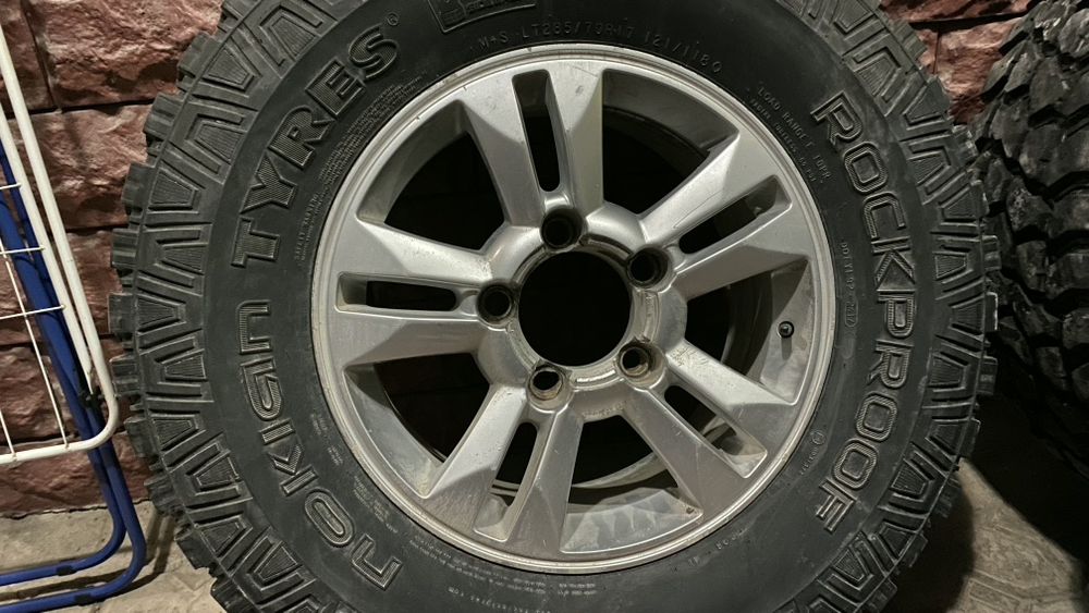 Внедорожные шины с дискама от TLC200