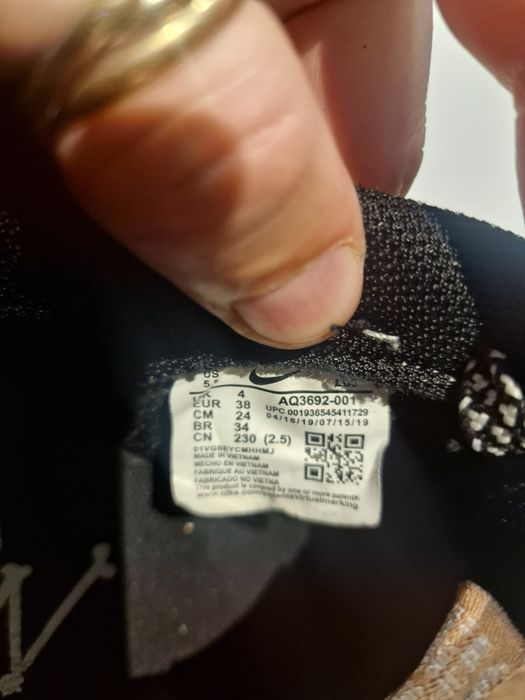 Продавам запазени,почти нови маратонки Nike Air CR7 и  Nike Halloween