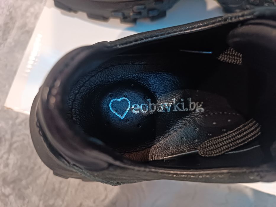 Дамски спортни обувки