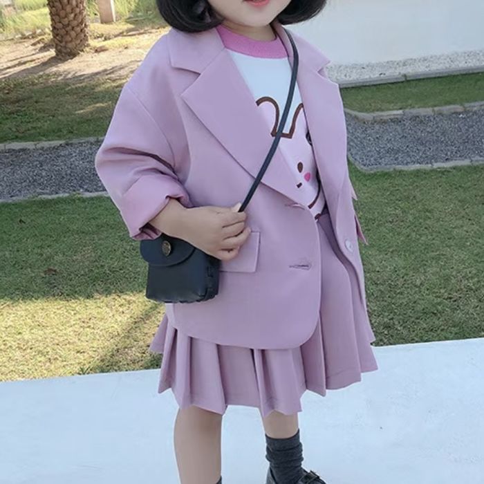 Костюм тройка………………