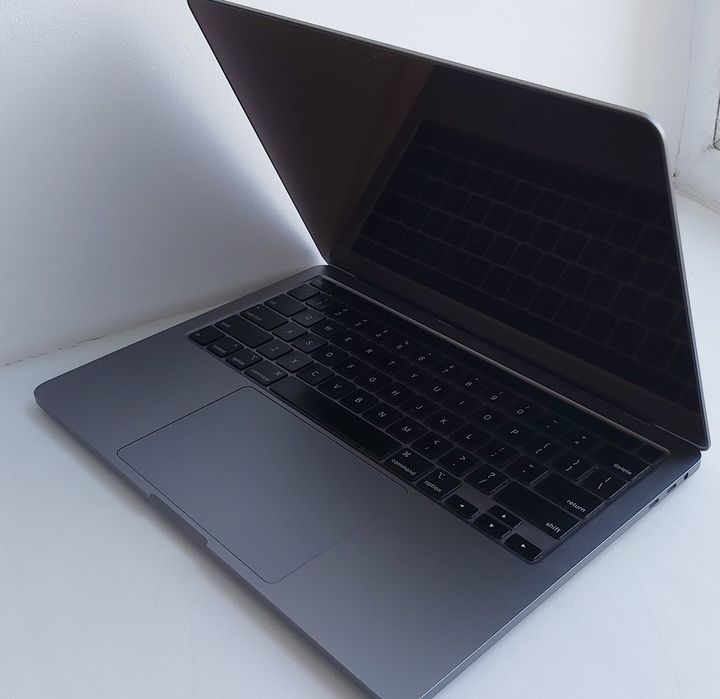 Продаётся МАКБУК ПРО(16)(512)(MacBook)