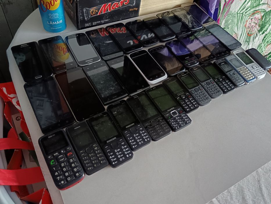 Lot telefoane butoane etc