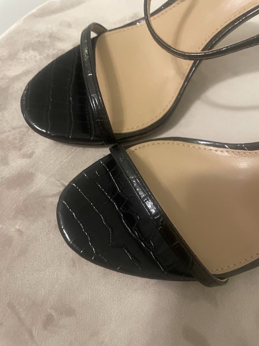 Елеганти сандали с ток