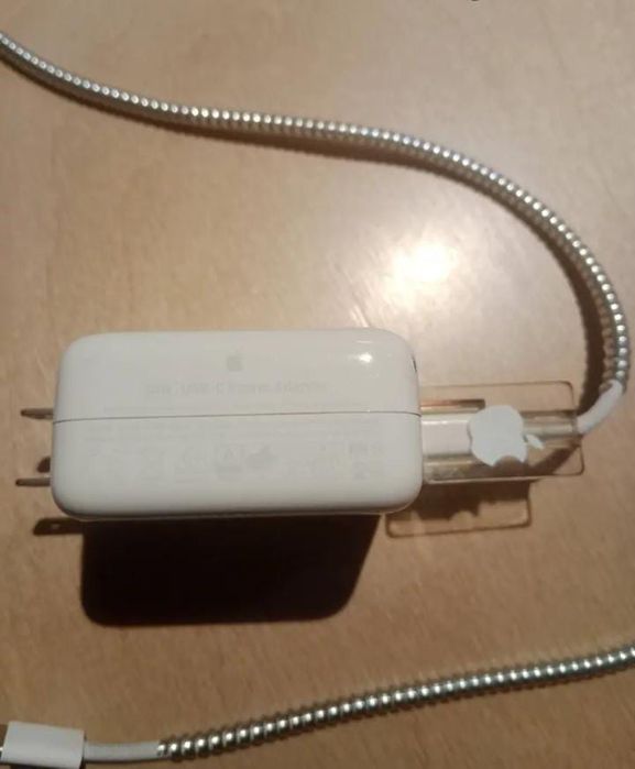 Продам Apple adapter 30w оригинал