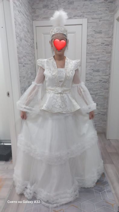 Керемет ұлттық нақыштағы көйлек сатылады.