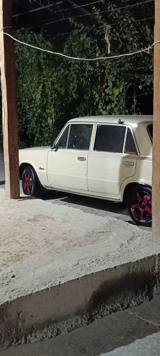 Jiguli 2101   rangi qaymoq 1978 yil
