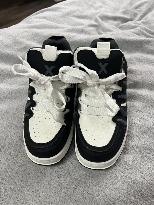 Adidasi marimea 42 House