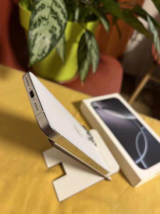Iphone 16 pro max без ремонта акум 92