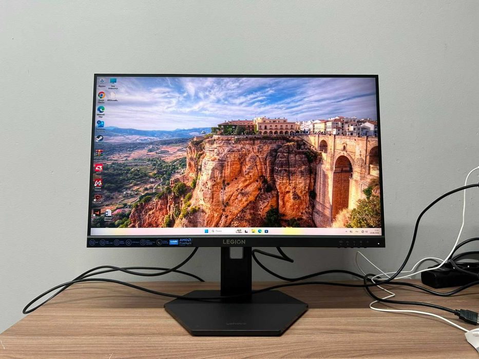 Игровой монитор Lenovo 240Hz 24 диагональ идеально для CS2