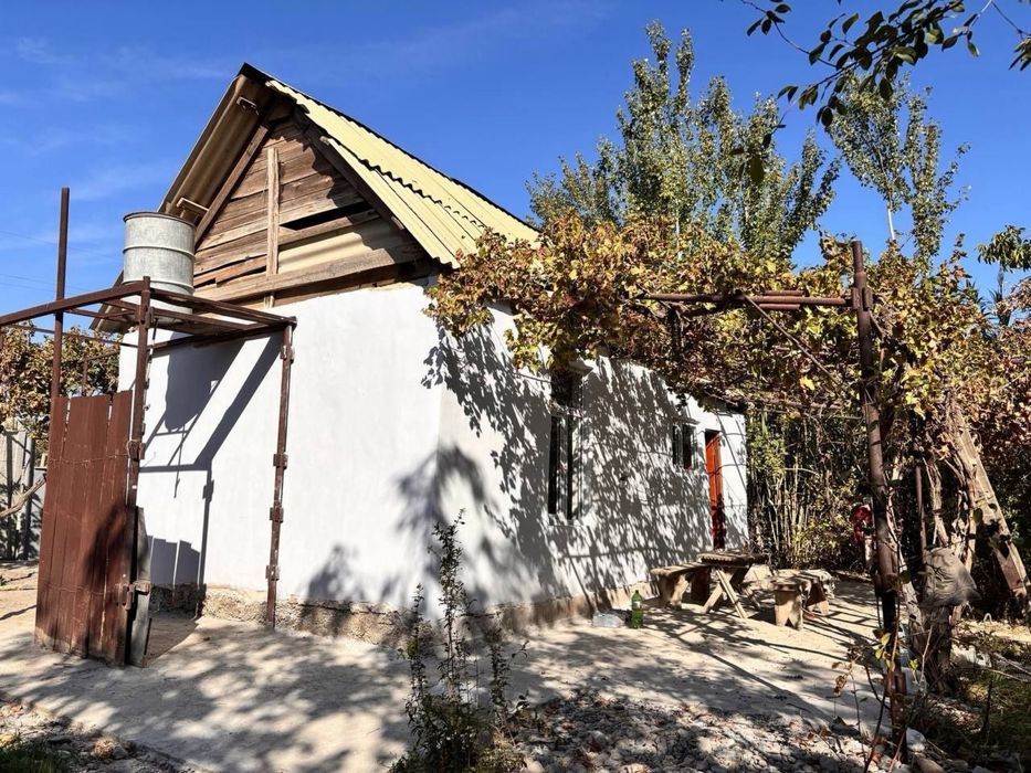 8 sutixli dacha sotiladi
