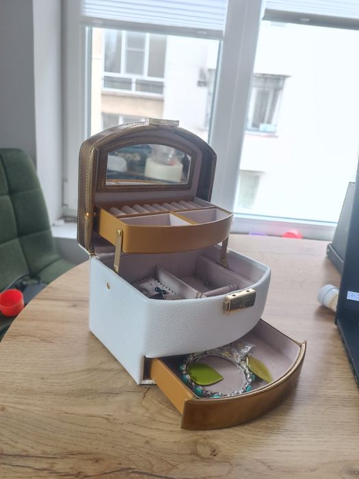 Кожена кутия за бижута - малка и голяма