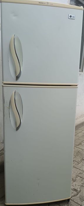 Холодильники продам