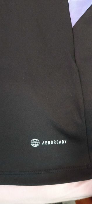 Продавам оригинален анцунг Adiddas Реал Мадрид.