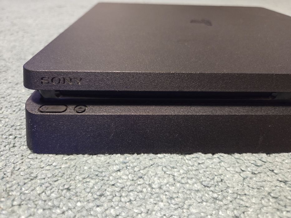 Ps 4 (playstation 4) slim