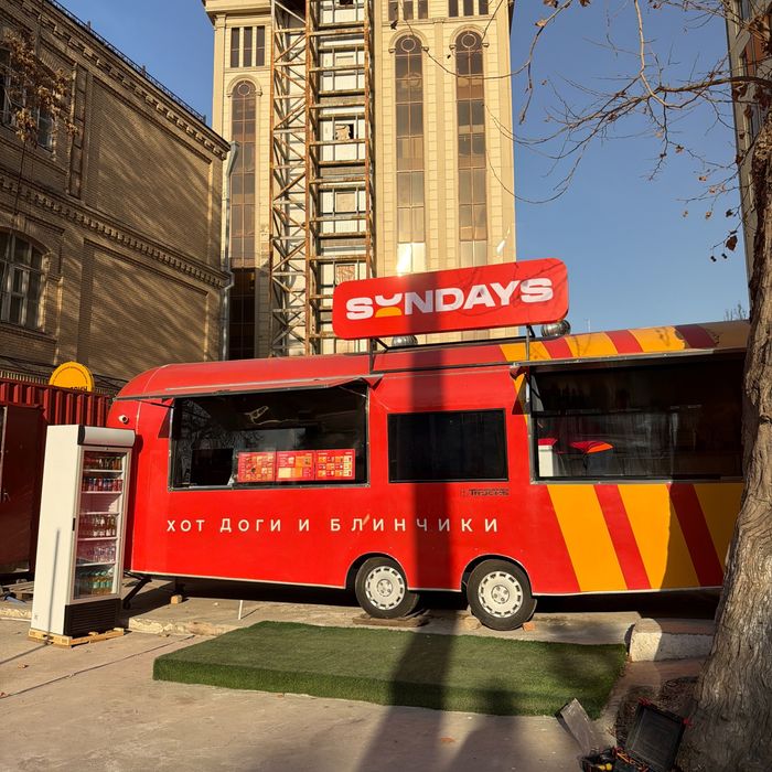 Современный и футуристический фудтрак, модель  "CITYLINER"