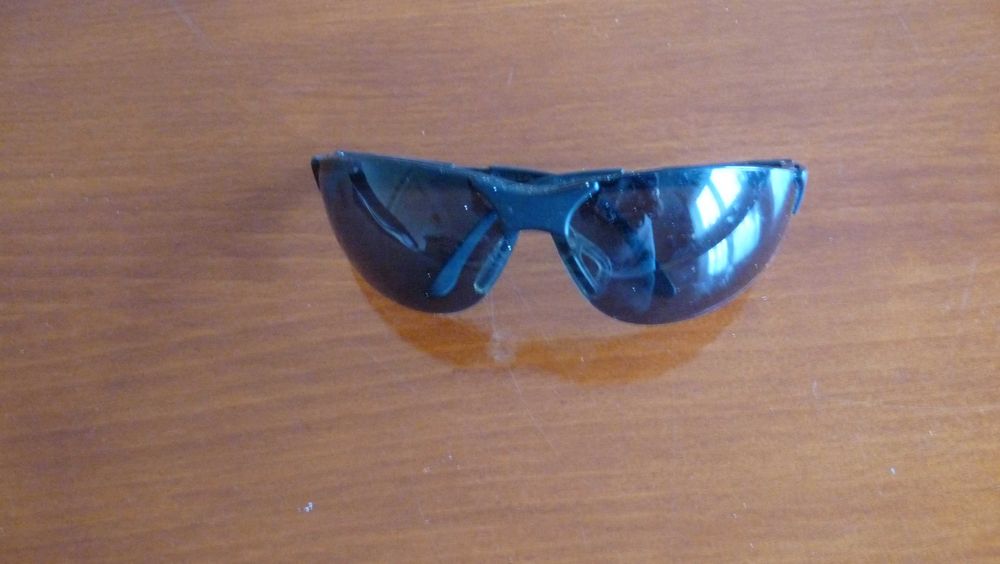 Електрически винтоверт HILTI TS12 и защитни очила на BOSCH